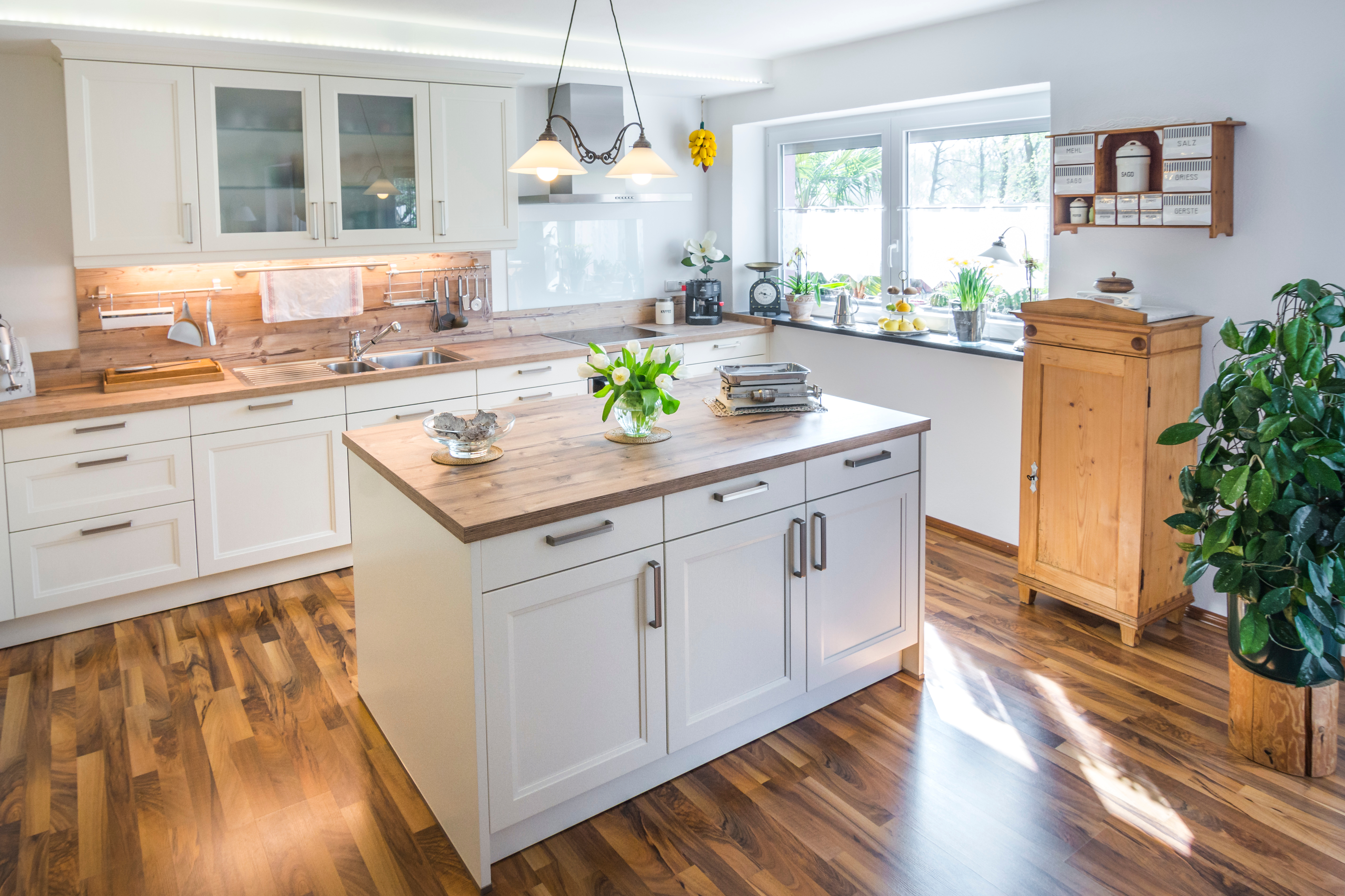 Butcher block store countertop backsplash