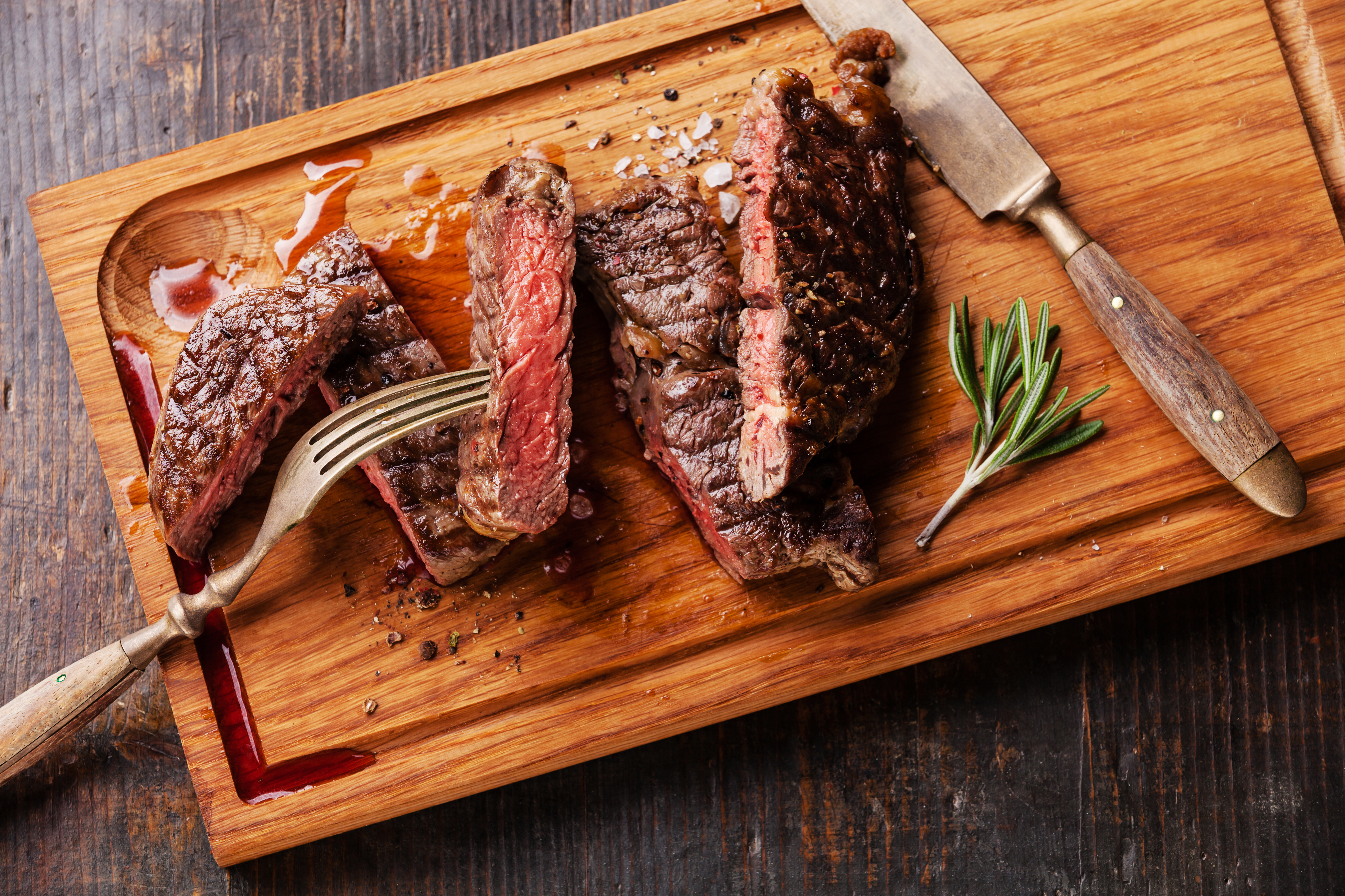 Why It Can Be Dangerous To Cut Meat On A Wooden Board