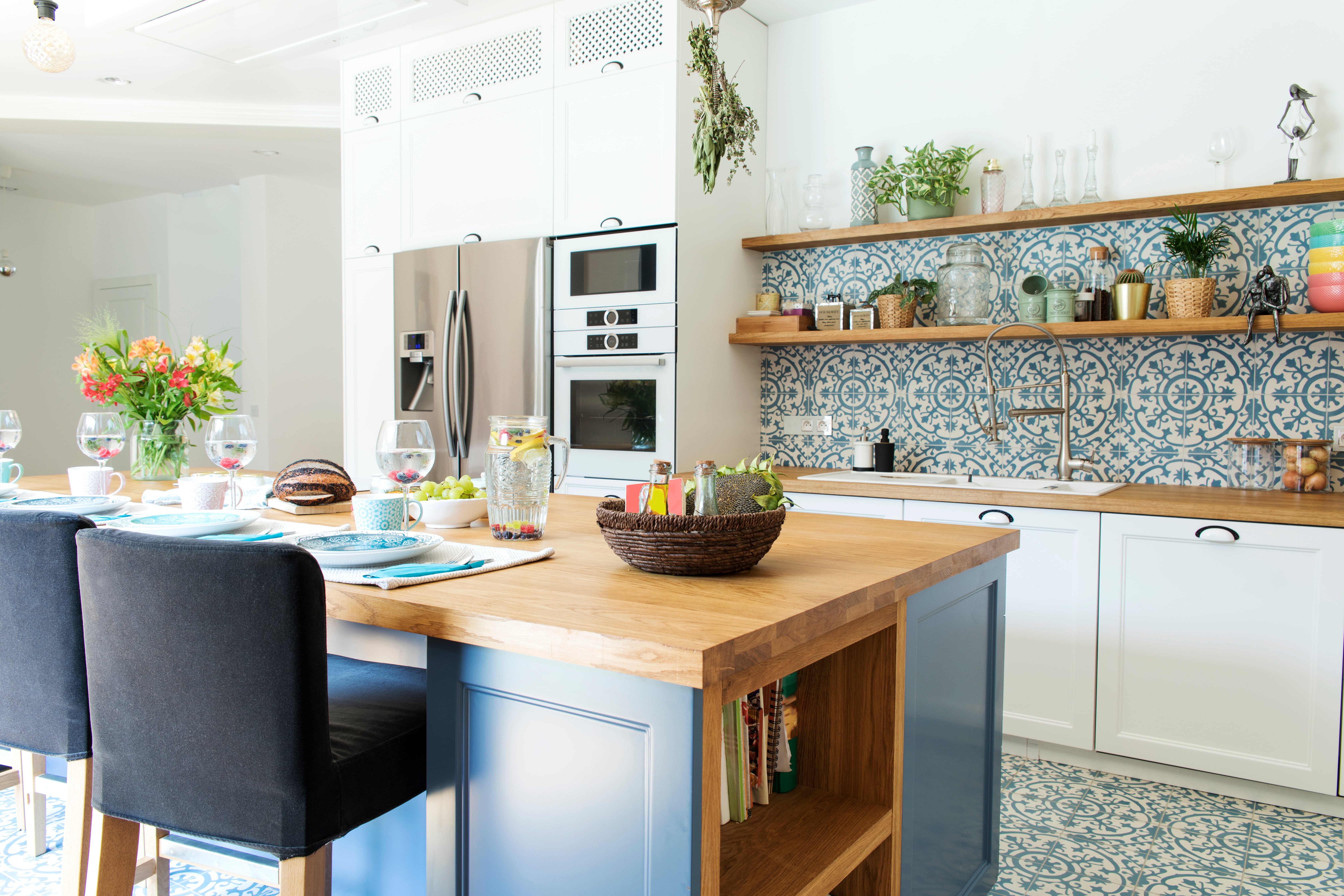 5 Bold Ways to Brighten Your Kitchen With Color