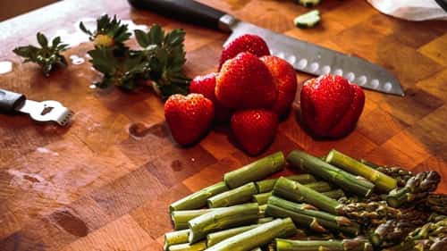 Cutting Board Comparison: Is Wood or Plastic Better?